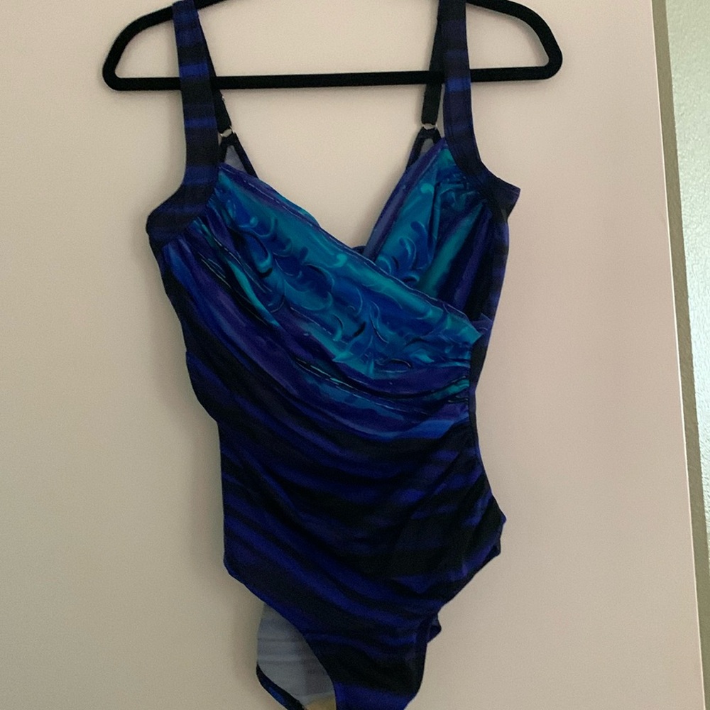 Kirkland Signature by MIRACLESUIT